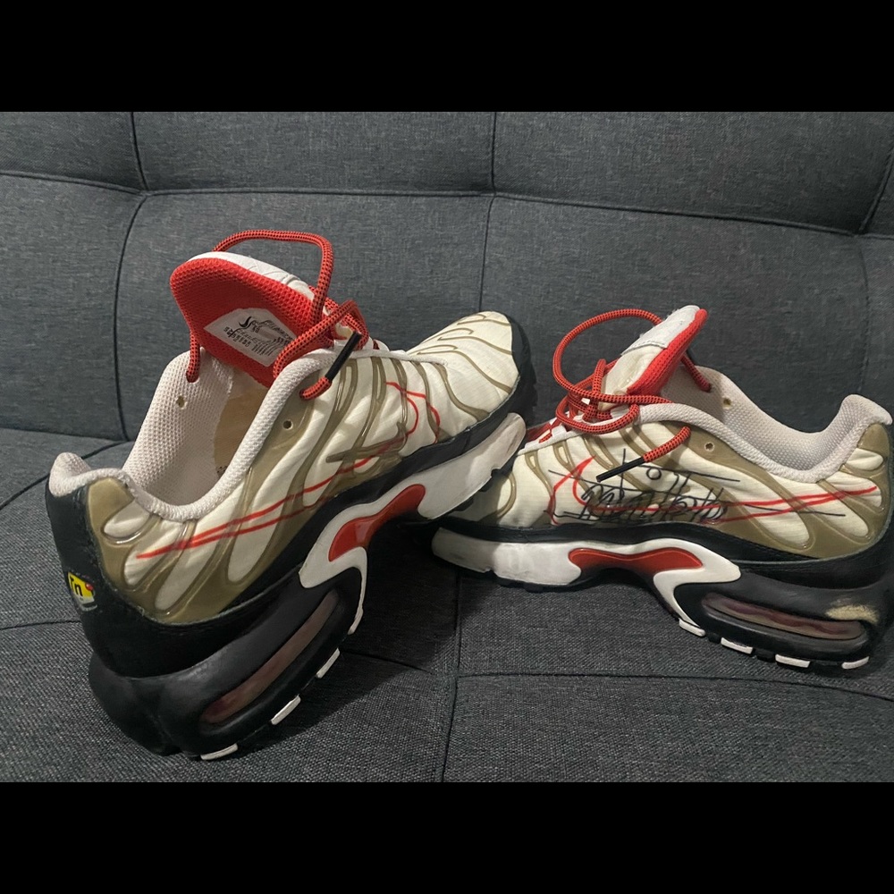 Nike Air Max Plus, White University Red, Boys size 6y